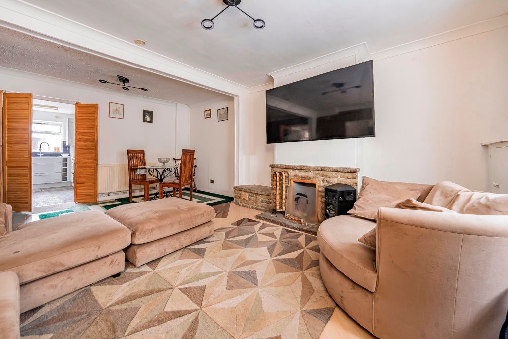 Property photo 3 of 14