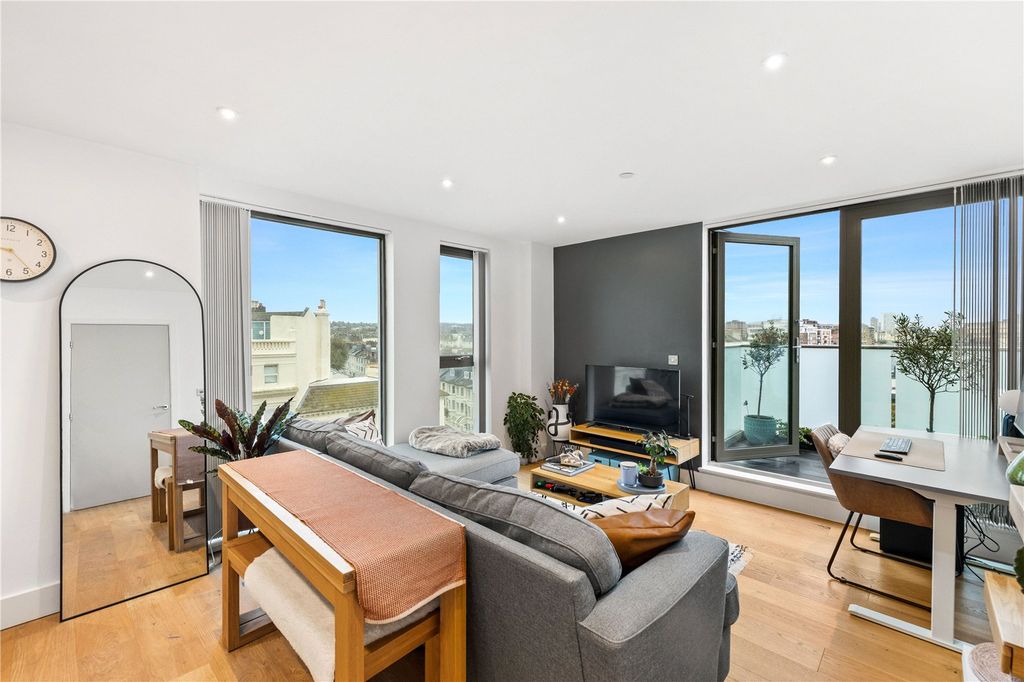 Property photo 1 of 16 Picture No. 05