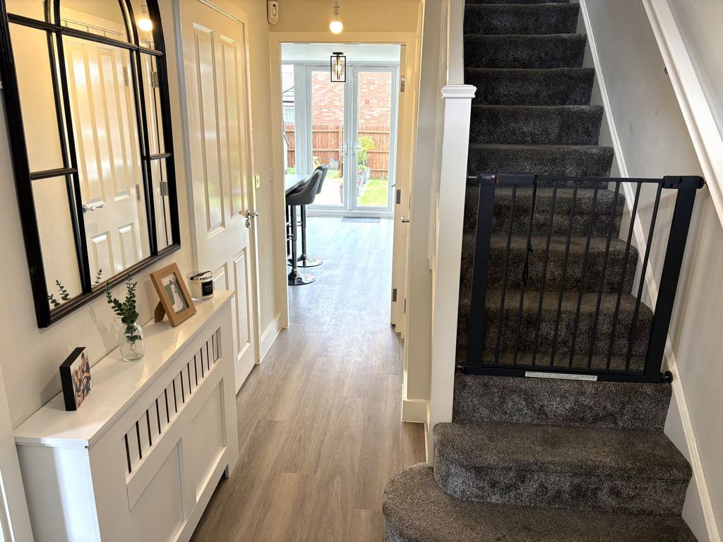 Property photo 2 of 30