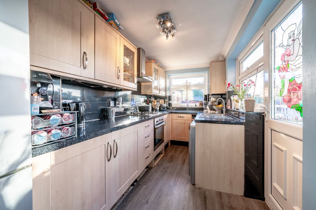 Property photo 2 of 21