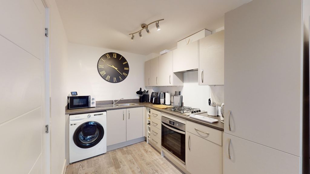 Property photo 2 of 22 3656104