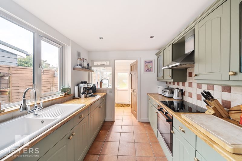 Property photo 3 of 18 Kitchen