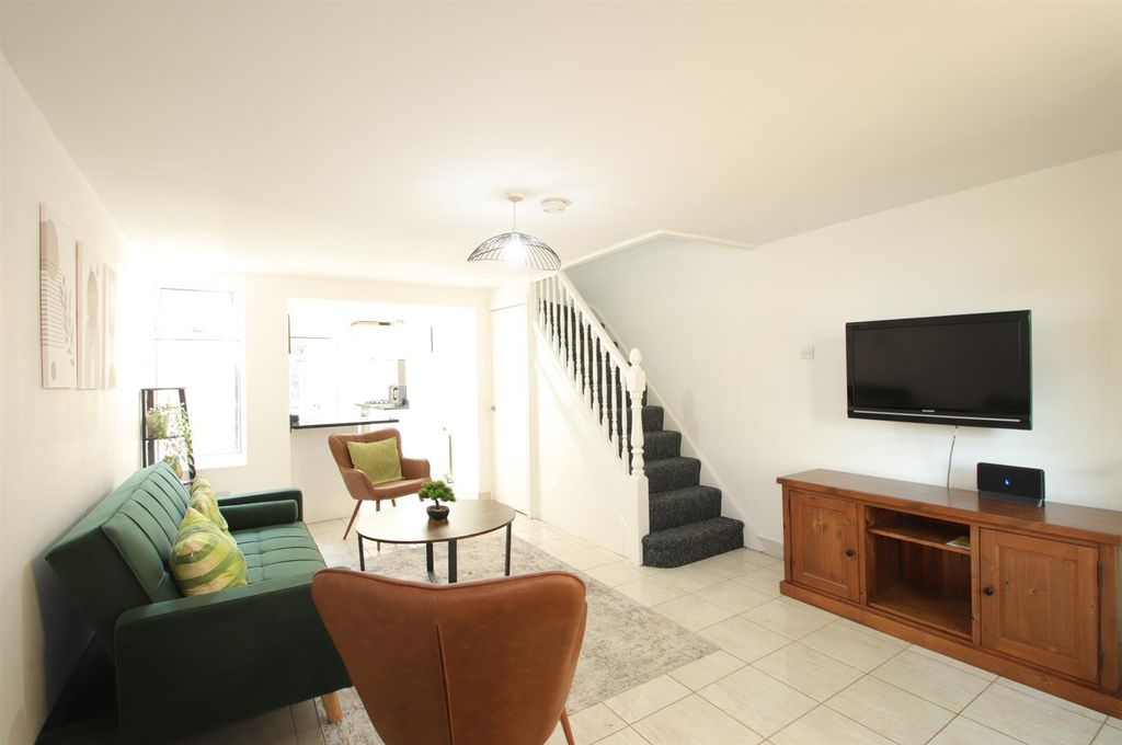 Property photo 1 of 10 Liv.Jpg