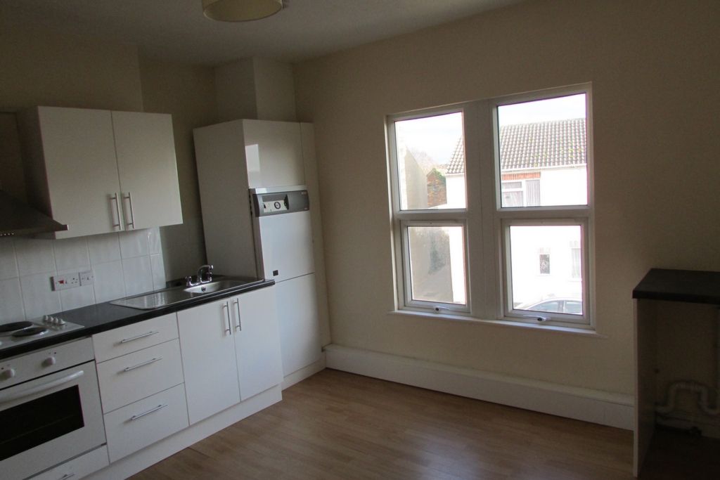 Property photo 2 of 9 Kitchen / Lounge
