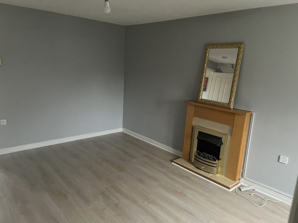 Property photo 3 of 9 Living Room