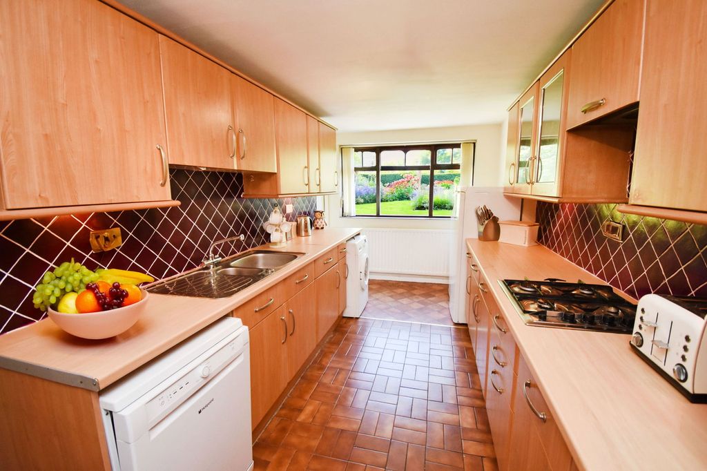 Property photo 3 of 31