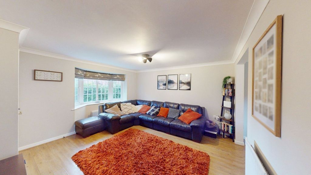 Property photo 3 of 19 Lounge