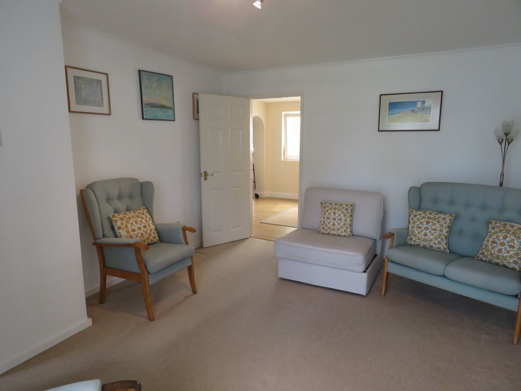 Property photo 2 of 18 Lounge