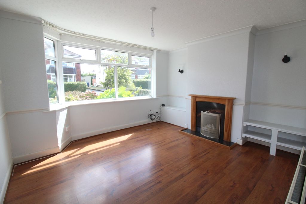Property photo 2 of 10 Lounge