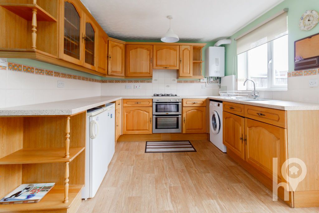 Property photo 3 of 8 Photo 7