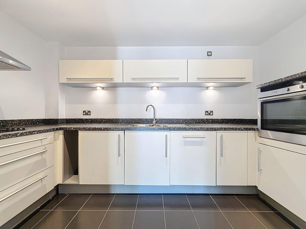 Property photo 3 of 20 Kitchen
