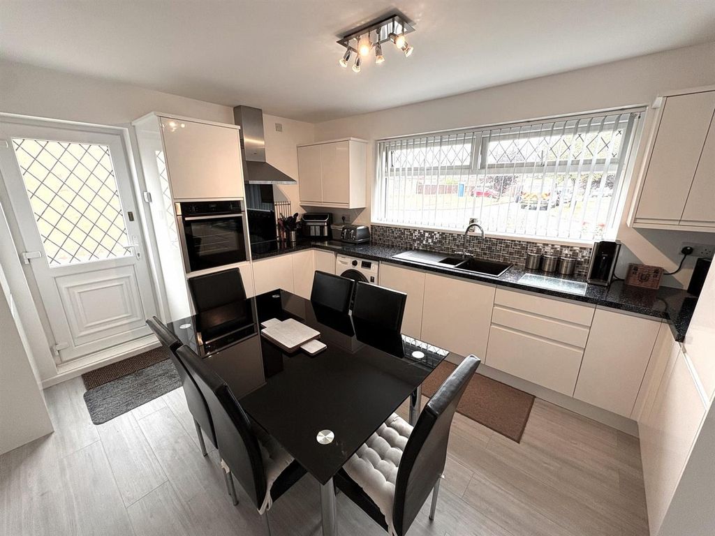 Property photo 2 of 18 Kitchen/Diner