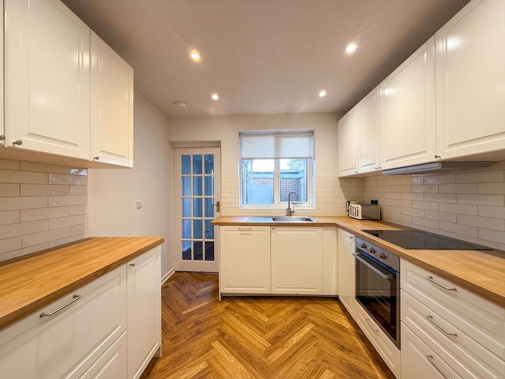 Property photo 3 of 14 Kitchen