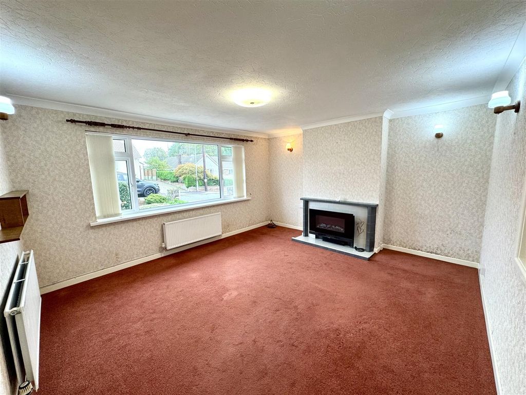 Property photo 2 of 16 Lounge