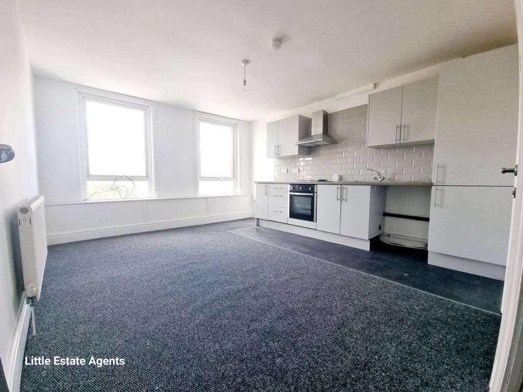 Property photo 3 of 8 Photo 3