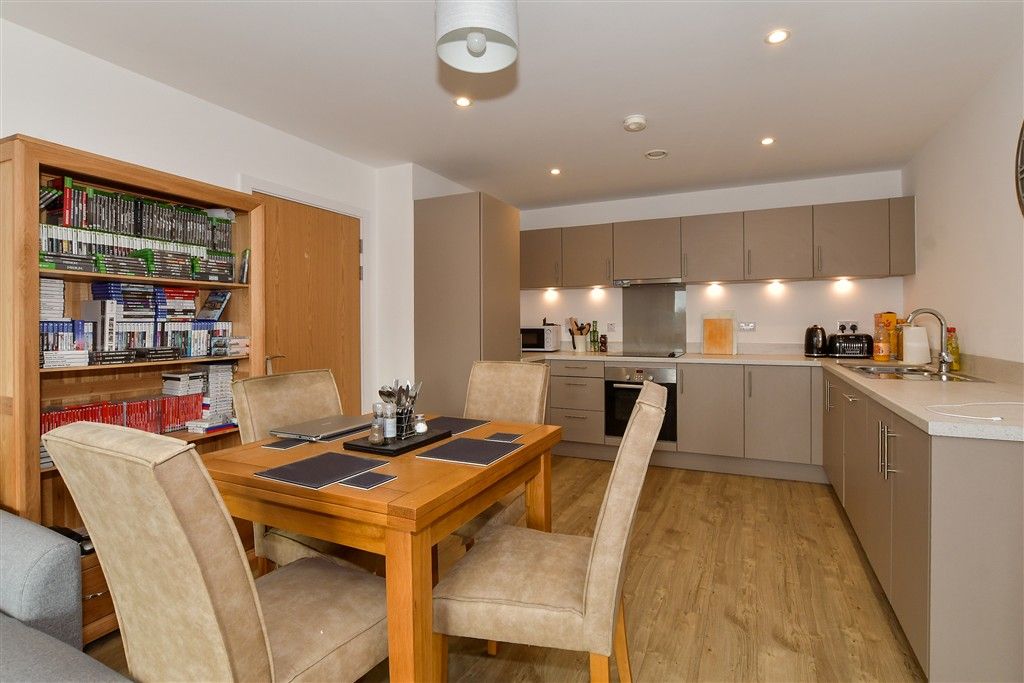 Property photo 3 of 10 Lounge/Kitchen