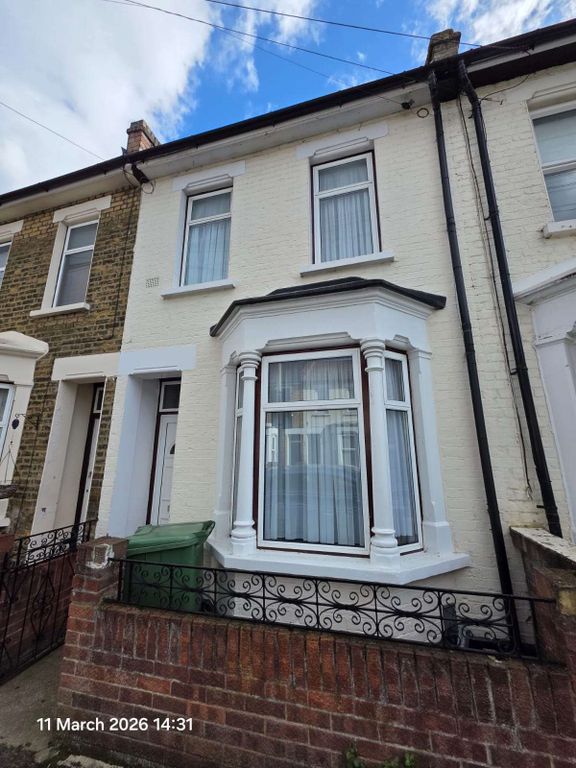 Property photo 1 of 7 3 Bed Terraced House To Rent White Road, London E15 4Ha
