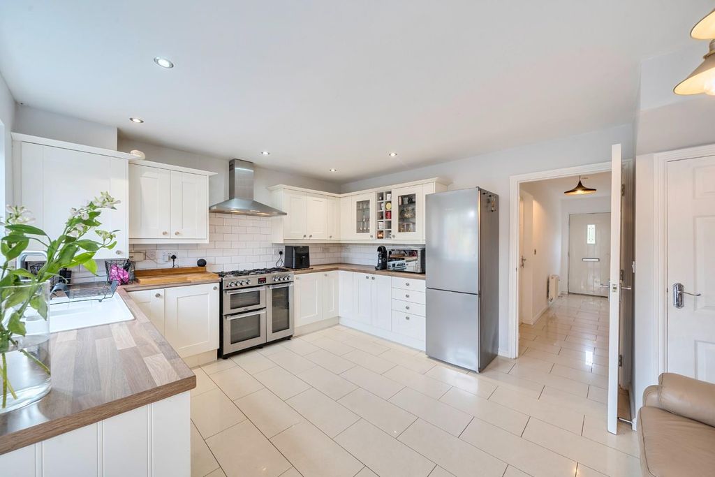 Property photo 3 of 16 Kitchen 2.Jpg