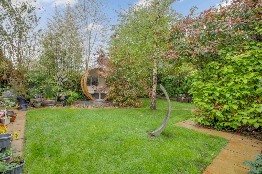 Property photo 2 of 19