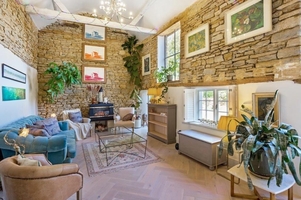 Property photo 2 of 16 Image