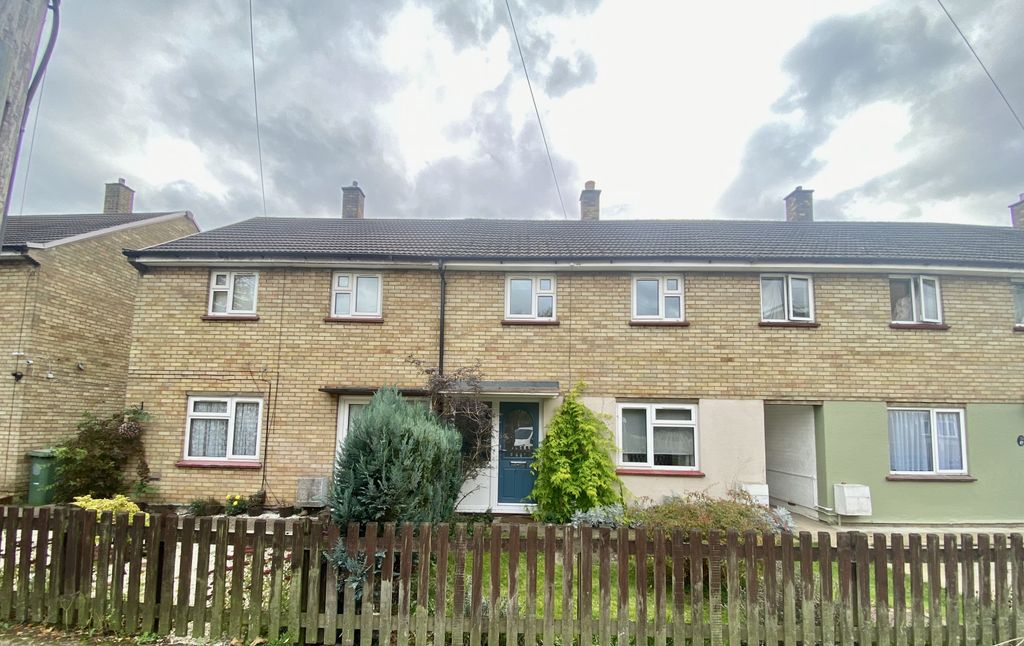 Property photo 1 of 22 4 Bed Modern House On Rutland Close