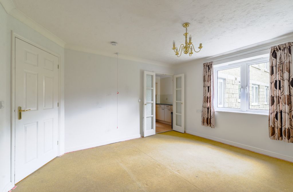 Property photo 3 of 18 Lounge