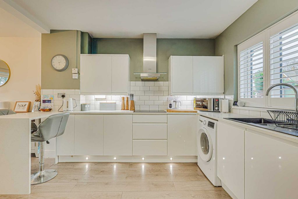 Property photo 3 of 26