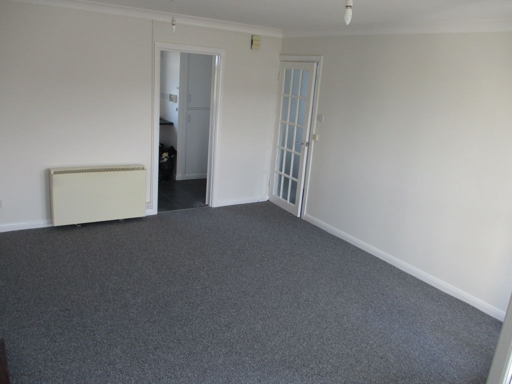 Property photo 3 of 7 Lounge / Dining Room