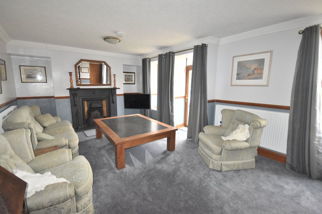 Property photo 2 of 33