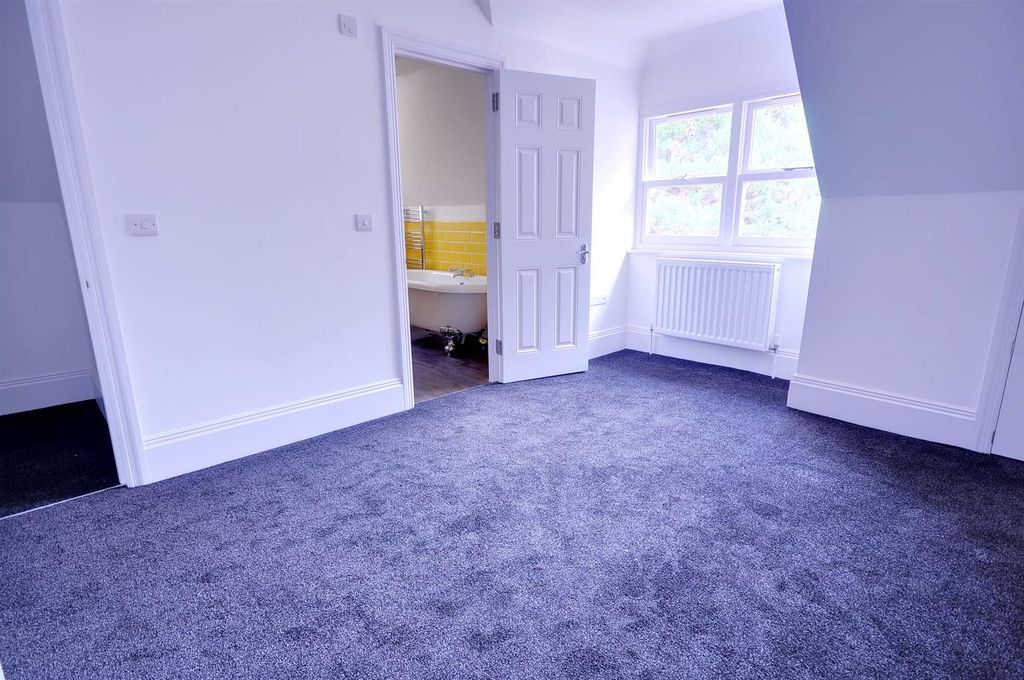 Property photo 3 of 12 Master Bedroom.Jpg