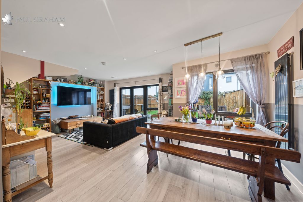 Property photo 3 of 22