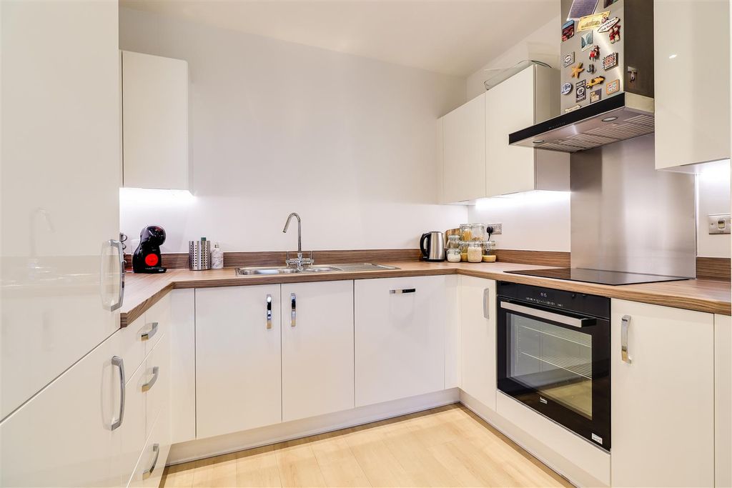 Property photo 3 of 21 Img (4).Jpg