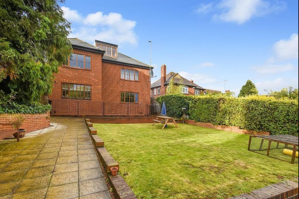 Property photo 2 of 9