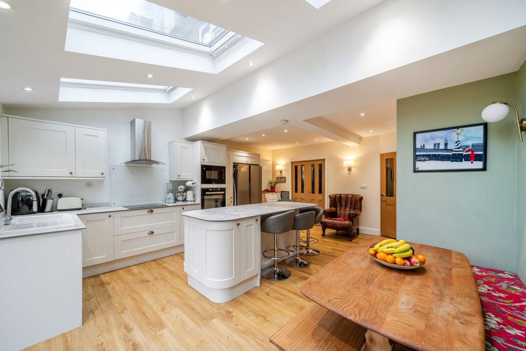 Property photo 3 of 18