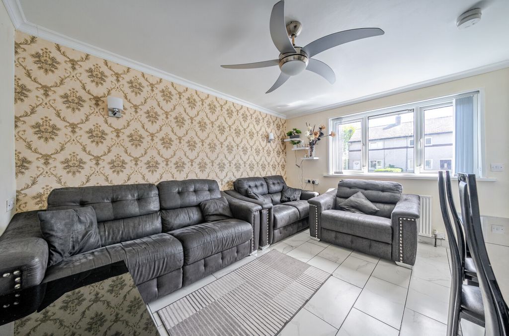 Property photo 2 of 16 1448882-3-69E77c8...