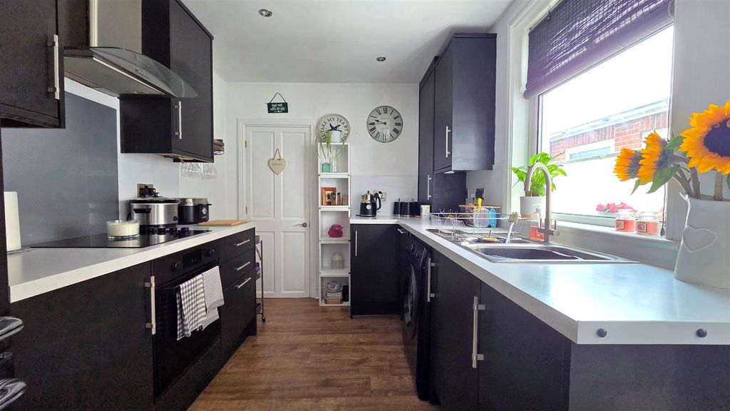 Property photo 3 of 13 Kitchen