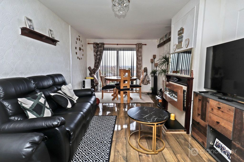 Property photo 2 of 17 4819756