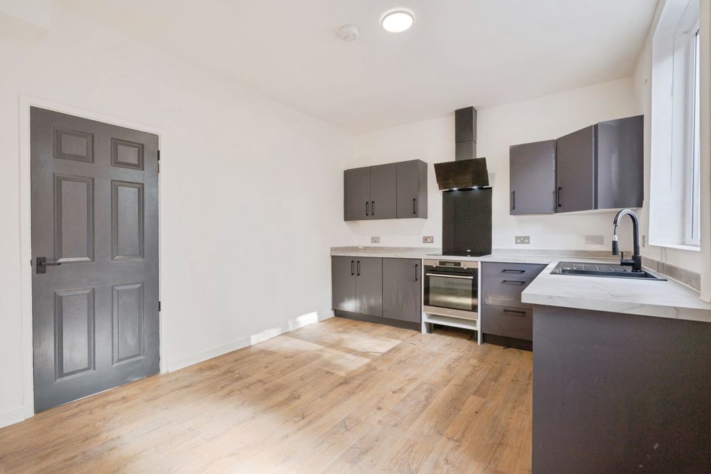 Property photo 3 of 17 Photo