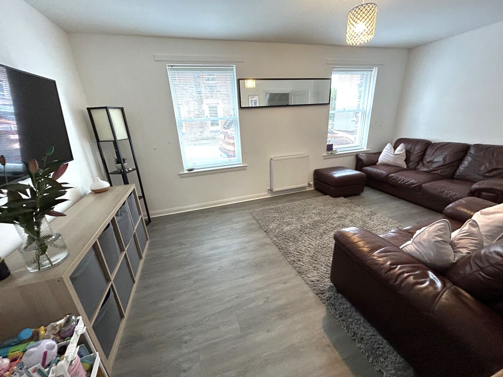 Property photo 3 of 17 Image00080