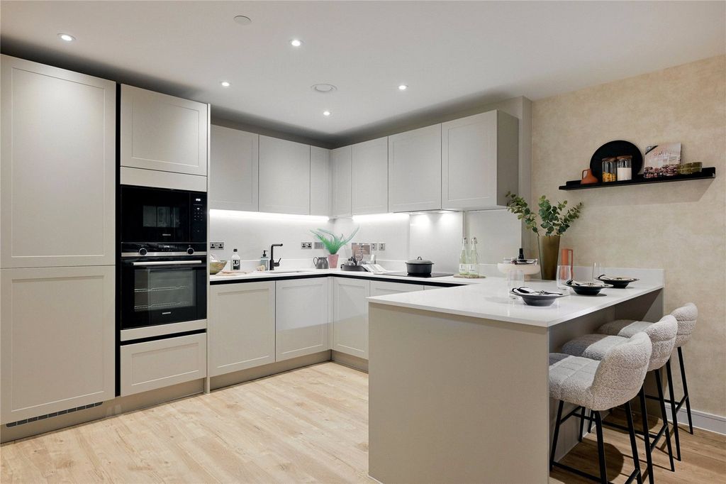 Property photo 2 of 13 Show Home