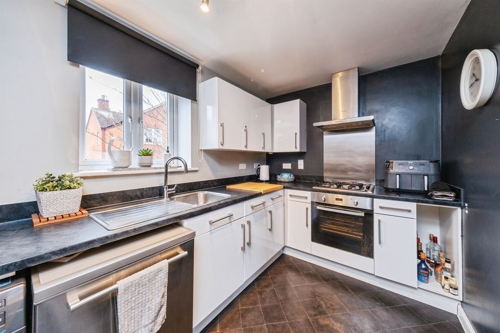 Additional image 5 of 2 bed flat for saleNeedlepin Way, Buckingham MK18