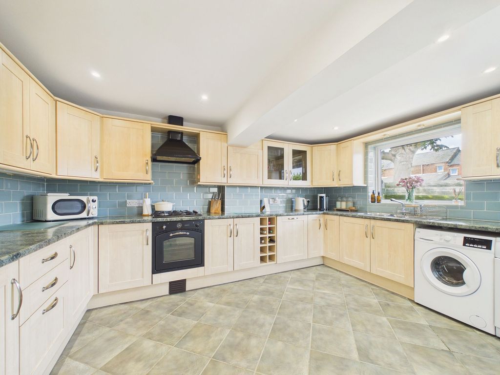 Property photo 2 of 12 Kitchen