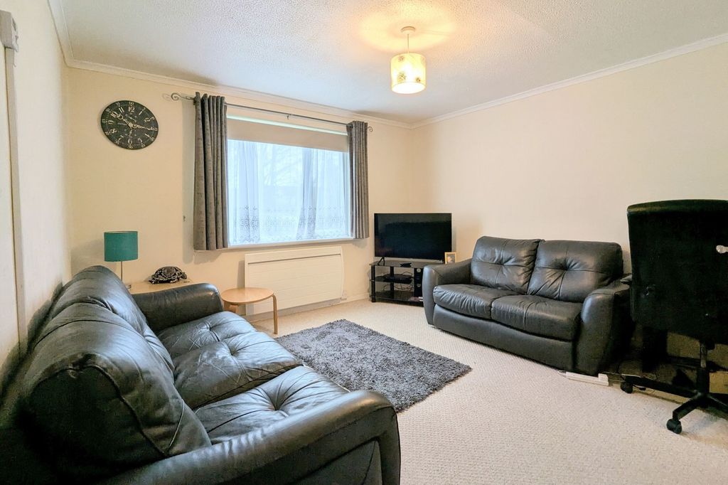 Property photo 2 of 8