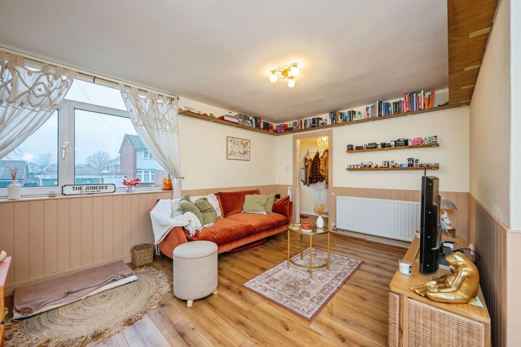 Property photo 3 of 22 Lounge