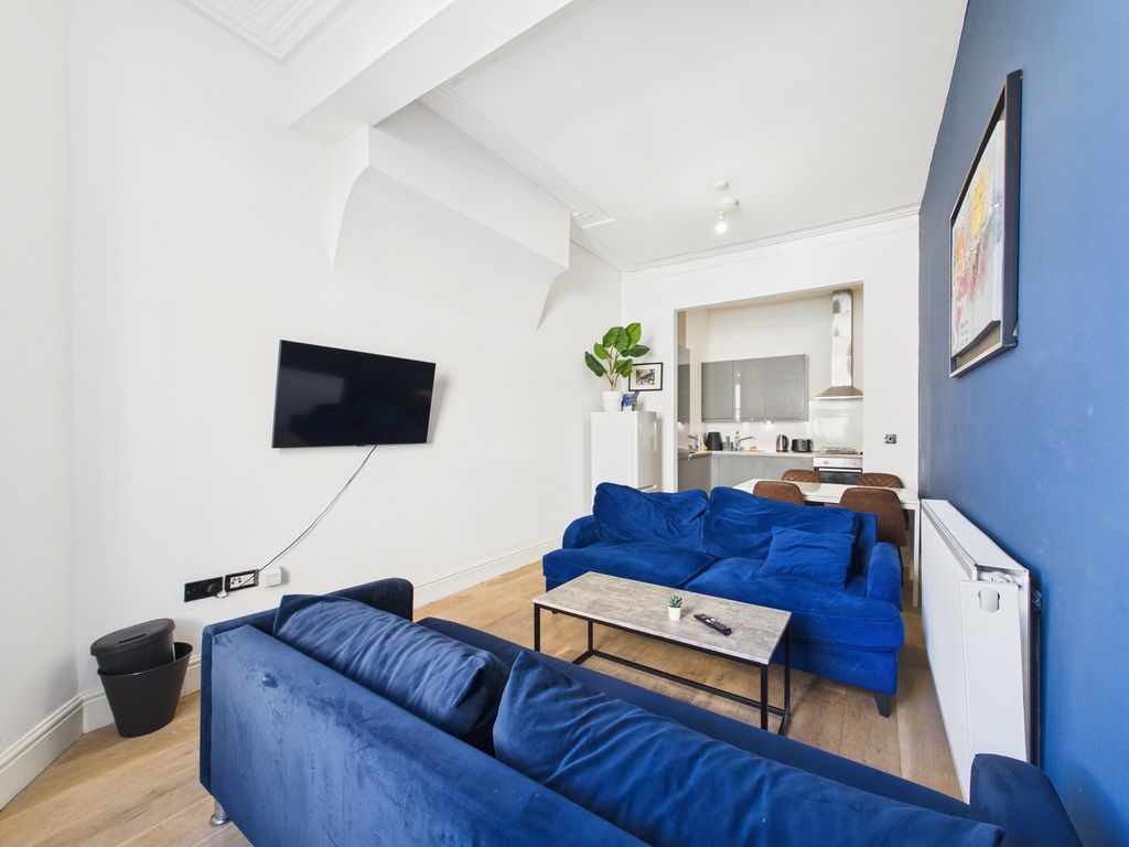 Property photo 1 of 12 Cam04693G0-Pr0110-Still017