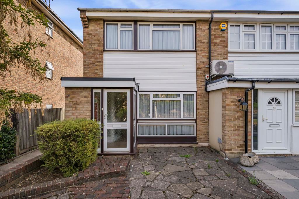 Property photo 1 of 17 External