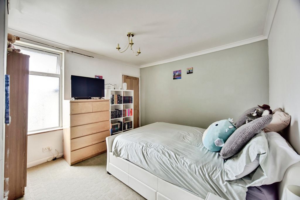 Property photo 2 of 17 Photo