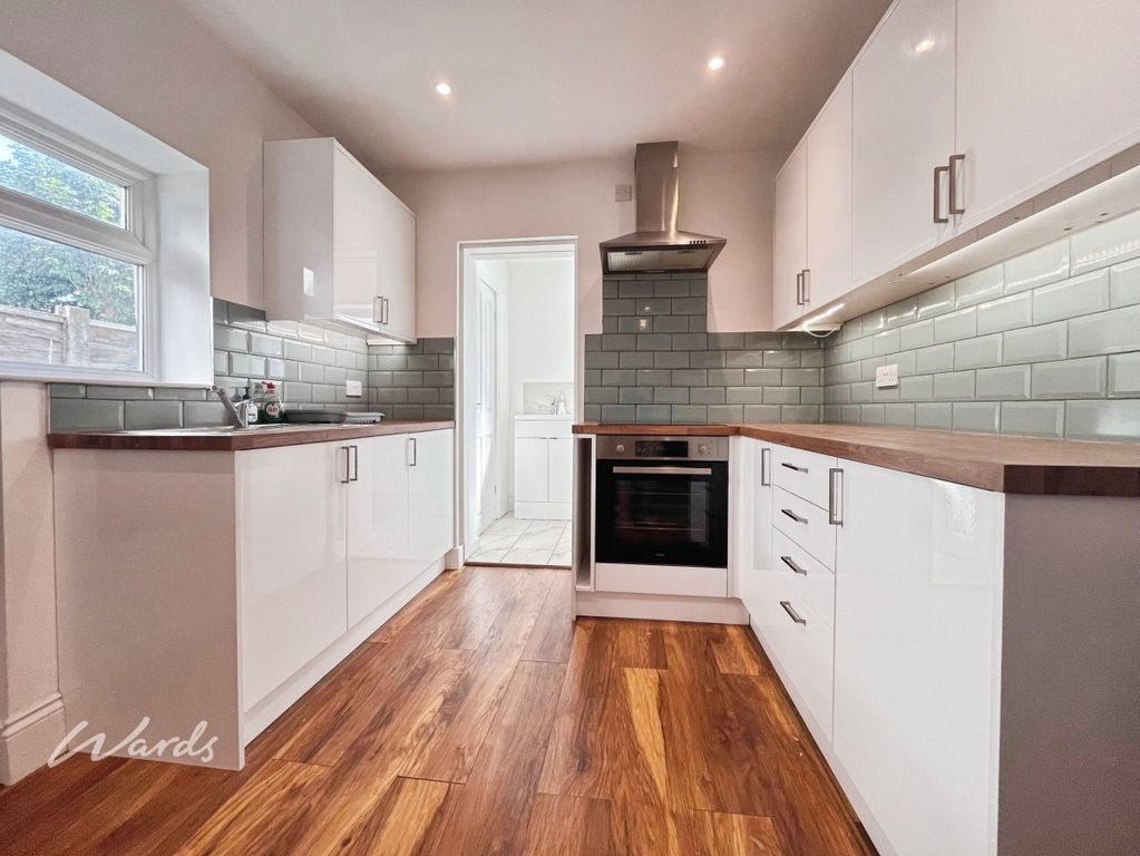 Property photo 2 of 10 Kitchen