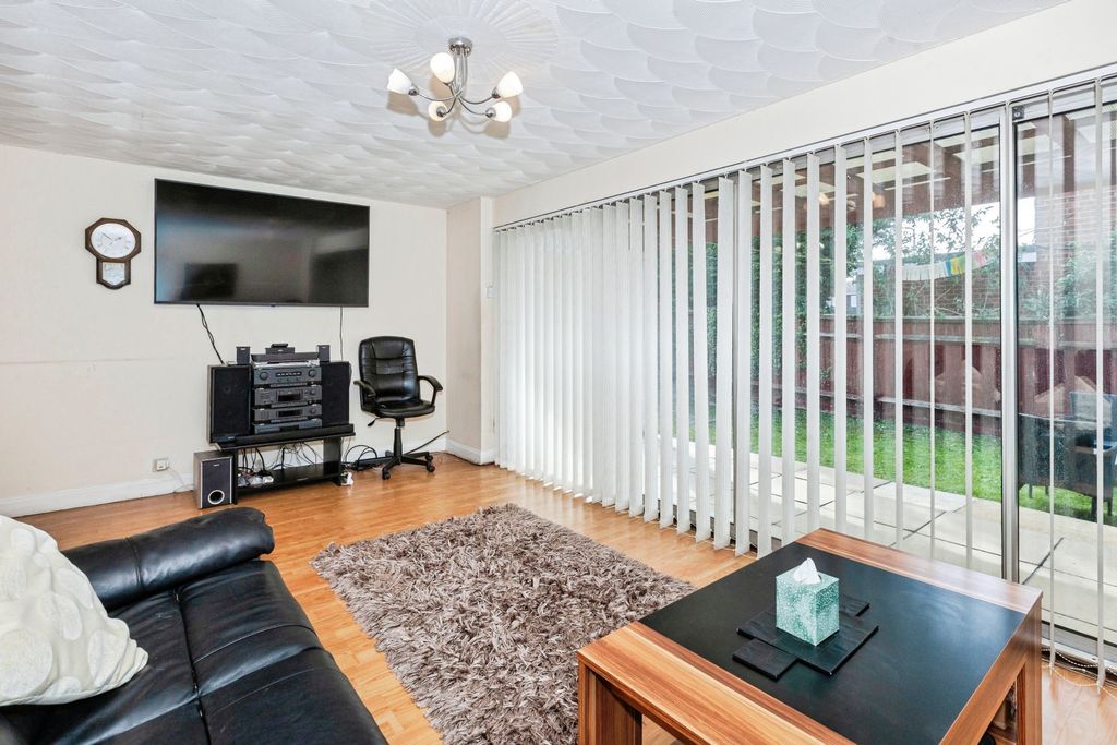 Property photo 2 of 20 Living Room