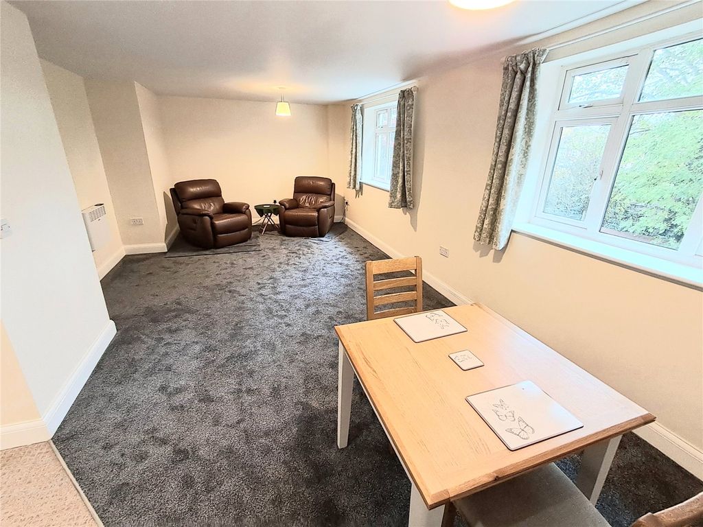 Property photo 3 of 21 Lounge Diner